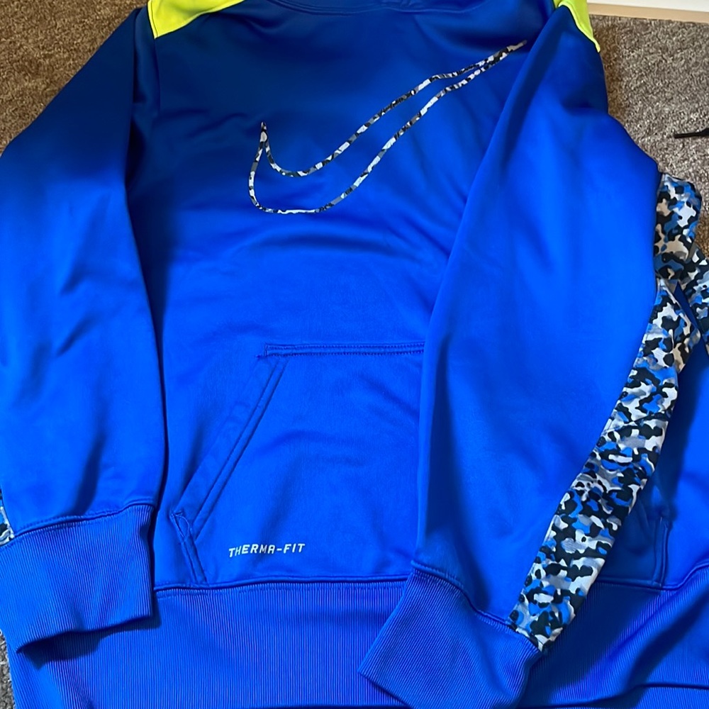 Blue Nile sweatshirt/ boys xL